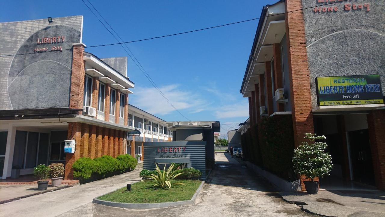 Liberty Homestay Parit  Zewnętrze zdjęcie
